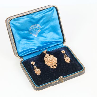 Pendant brooch and pair of sleeper earrings...