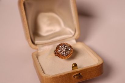 Yellow gold ring with radiating decoration,...