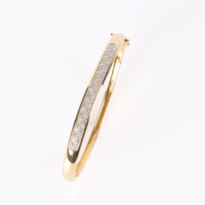 Gold band bracelet (750‰) partially paved...