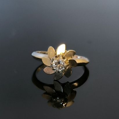 White gold and platinum rosette ring set...