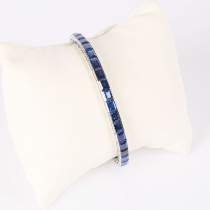 White gold rivière bracelet set with 34 calibrated...