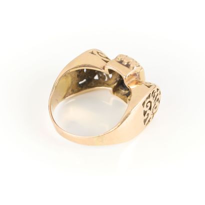 Two-tone gold (750‰) tank ring set with an...