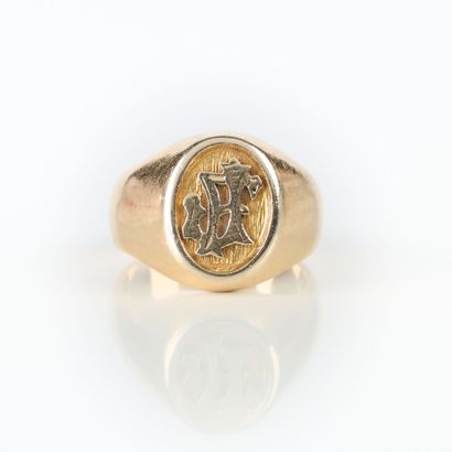 Gold signet ring engraved JF. TDD 49. 10.66...