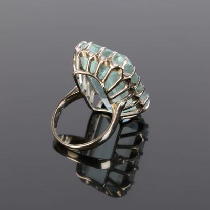 White gold (750‰) ring set with a large emerald-cut...