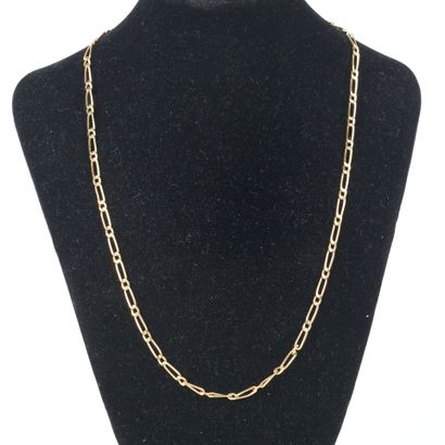 Gold chain with alternating horse chain,...