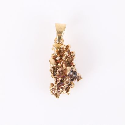 Gold nugget pendant set with a diamond. 
Weight:...