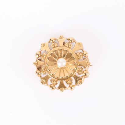 Gold openwork rosette pendant brooch set...