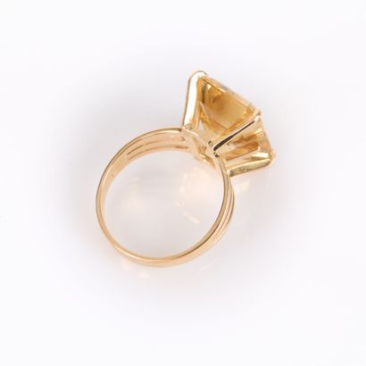 Important cocktail ring in gold (750‰), set...