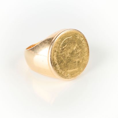 Gold signet ring (750‰), set with a 10 FF...