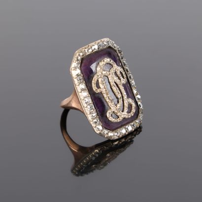 Important octagonal ring in gold (375‰) and...