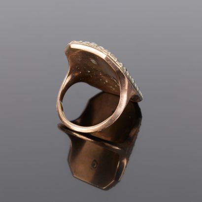 Important octagonal ring in gold (375‰) and...