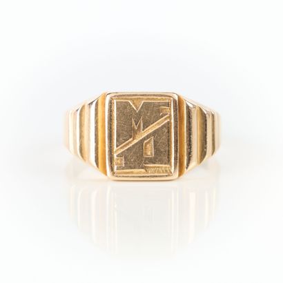Gold signet ring, MP. TDD 55-56. 4,38 g