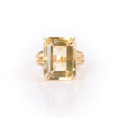 Important cocktail ring in gold (750‰), set...