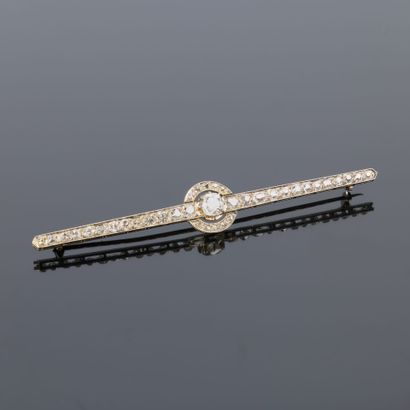 White gold (750‰) barrette brooch set with...