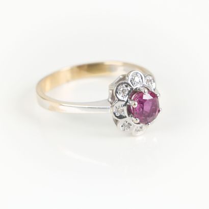 White gold (750‰) daisy ring, set with an...