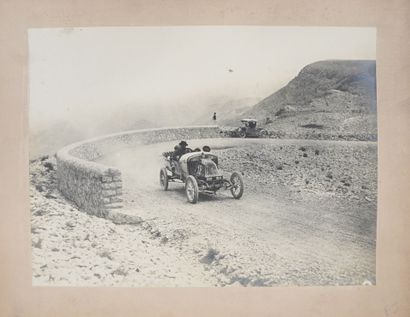 Automobile. Lot of 7 vintage photographs,...