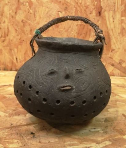 PAPOUASIE NOUVELLE GUINEE. Poterie avec anse...