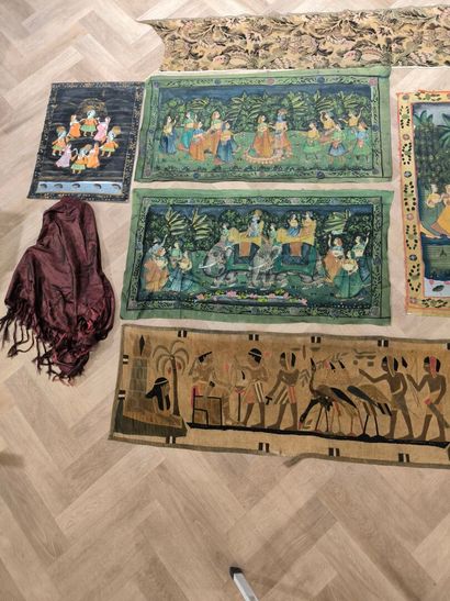 4 peintures indiennes sur coton: scène de...