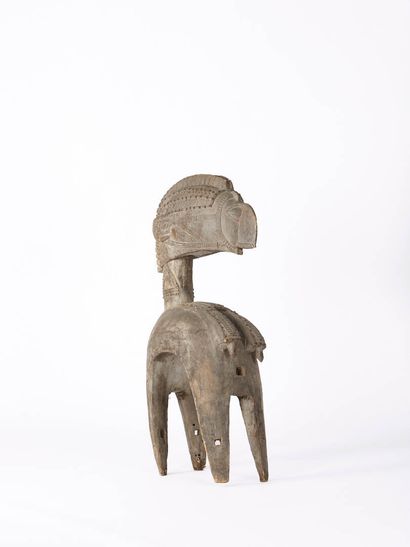 BAGA, Guinée.
Bois dur, patine d'ancienneté,...