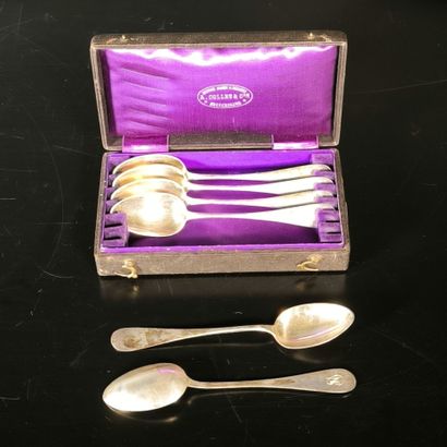 Set of 6 small spoons in plain silver. 104...