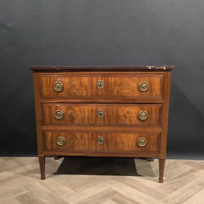 Mahogany and mahogany veneer chest of drawers...