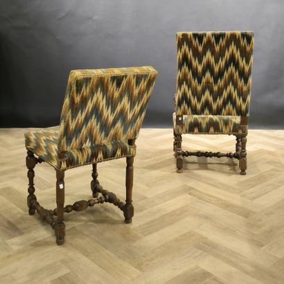 Ensemble d'un fauteuil et une chaise en bois...