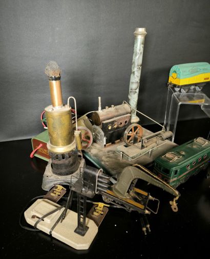 Set of toys :
-2 steam engines including...