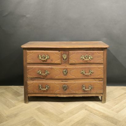 Oak chest of drawers, slightly curved, opening...
