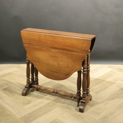 Mahogany gate leg table. England, 19th century....