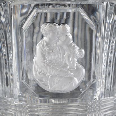 Baccarat. Moulded crystal tumbler with diamond...