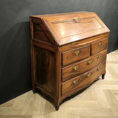 Scriban chest of drawers with slightly curved...