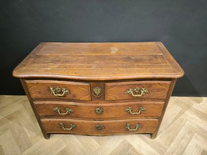 Oak chest of drawers, slightly curved, opening...