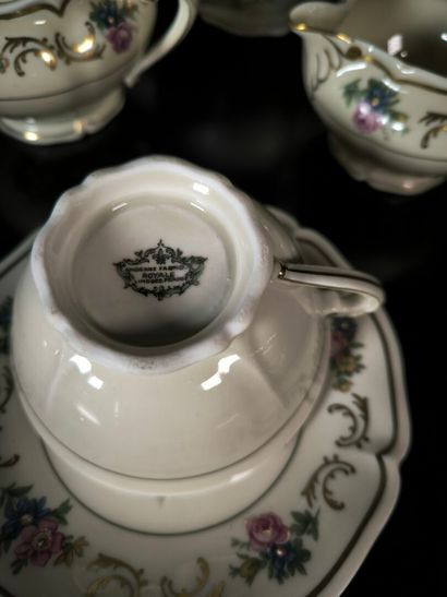 Lot : 
- SAXE. Deux pièces de service en...