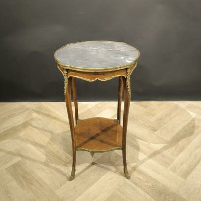 Small veneered pedestal table, crotch shelf,...