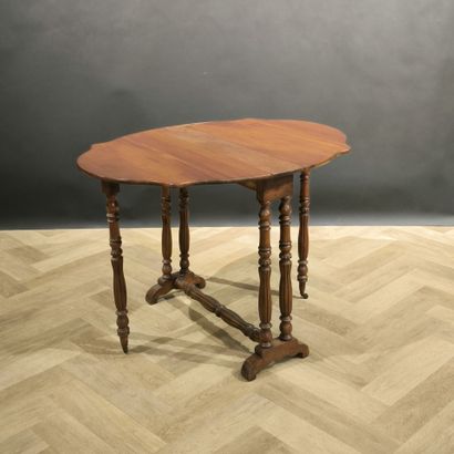 Mahogany gate leg table. England, 19th century....