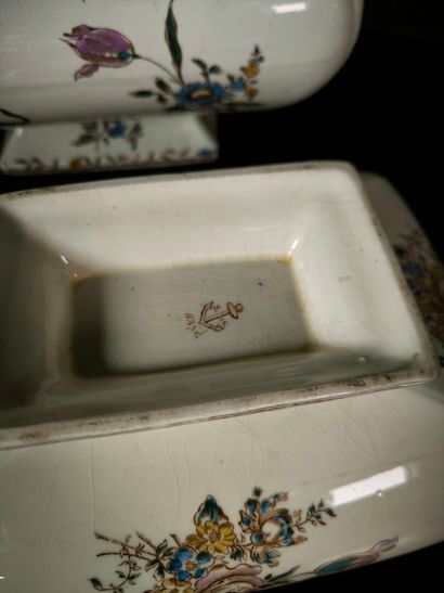 Lot : 
- SAXE. Deux pièces de service en...