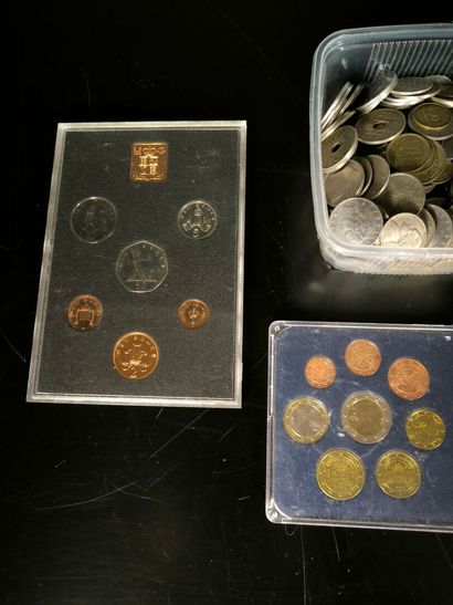 Set of current coins, some in silver including:...