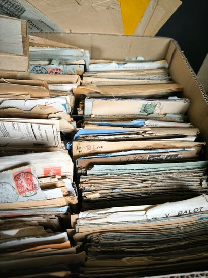 In two boxes, a set of more than a thousand...
