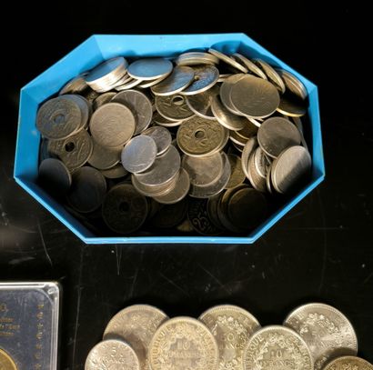 Set of current coins, some in silver including:...