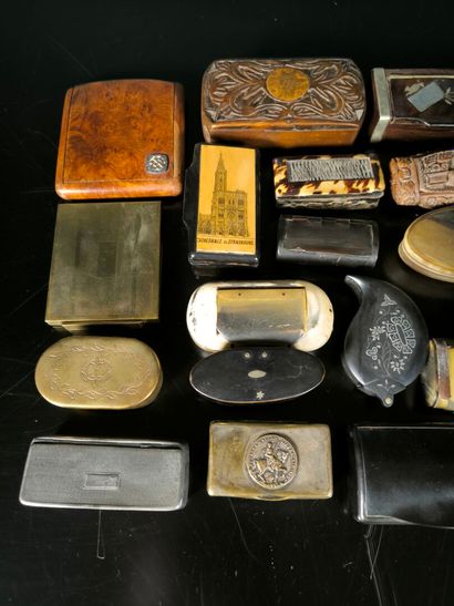 Collection de 24 boîtes XIXème et XXème siècles,...