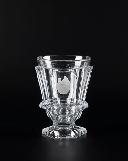 Grenelle. Flat-rimmed molded crystal pedestal...
