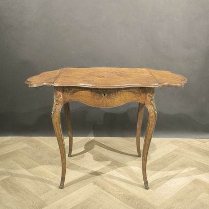 Side table with violoné top with shutters,...