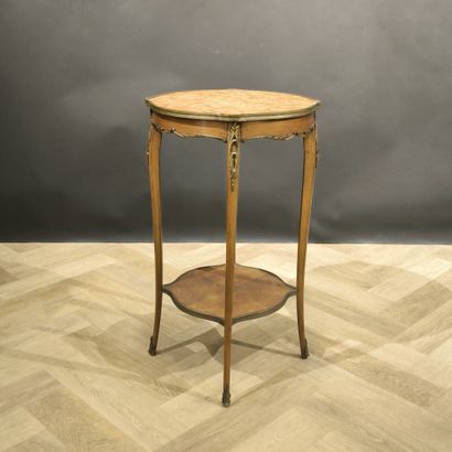 Small veneered pedestal table, crotch shelf,...