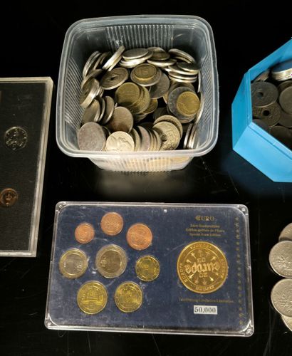 Set of current coins, some in silver including:...