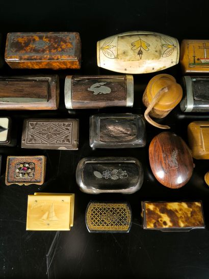 Collection de 24 boîtes XIXème et XXème siècles,...