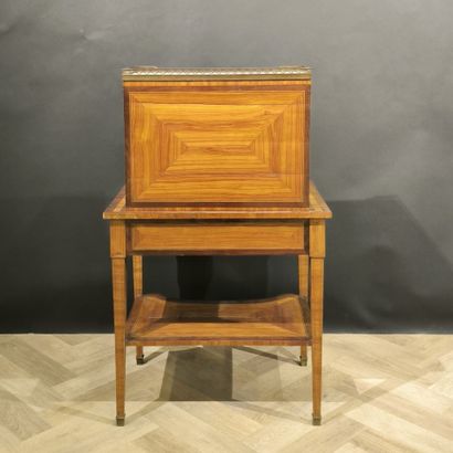 . Bureau bonheur du jour in marquetry on...