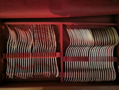 BOULENGER. A large set of silver-plated cutlery...