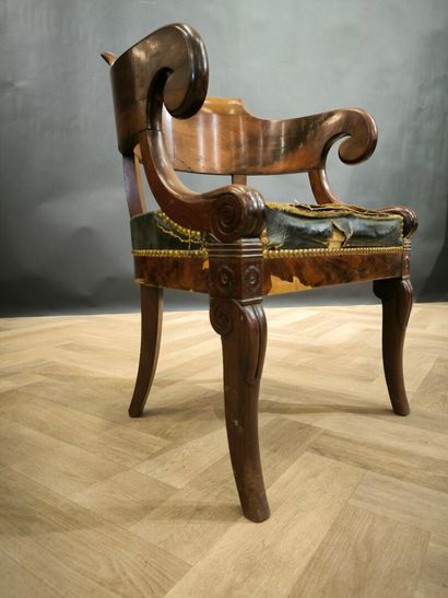 Desk armchair in mahogany and mahogany veneer,...