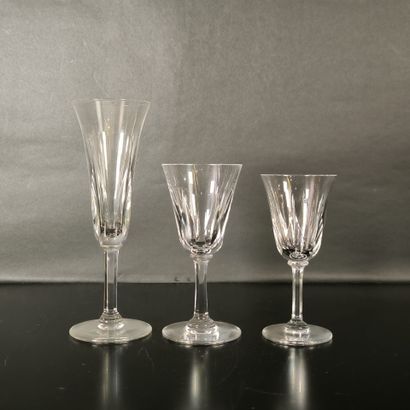 SAINT LOUIS. Set of crystal glasses: 5 flutes,...