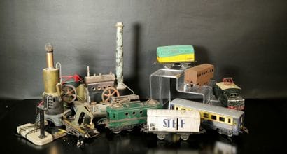 Set of toys :
-2 steam engines including...